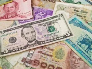 العملات الآسيوية