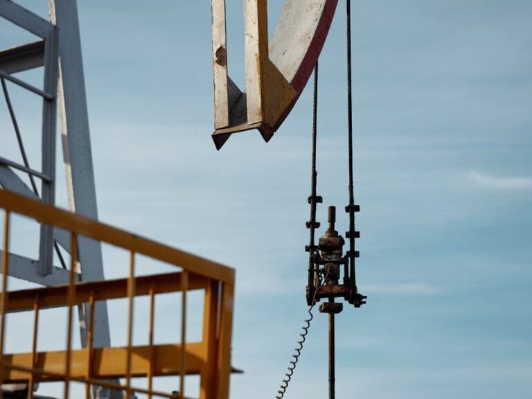 النفط يسعى لاستعادة عافيته