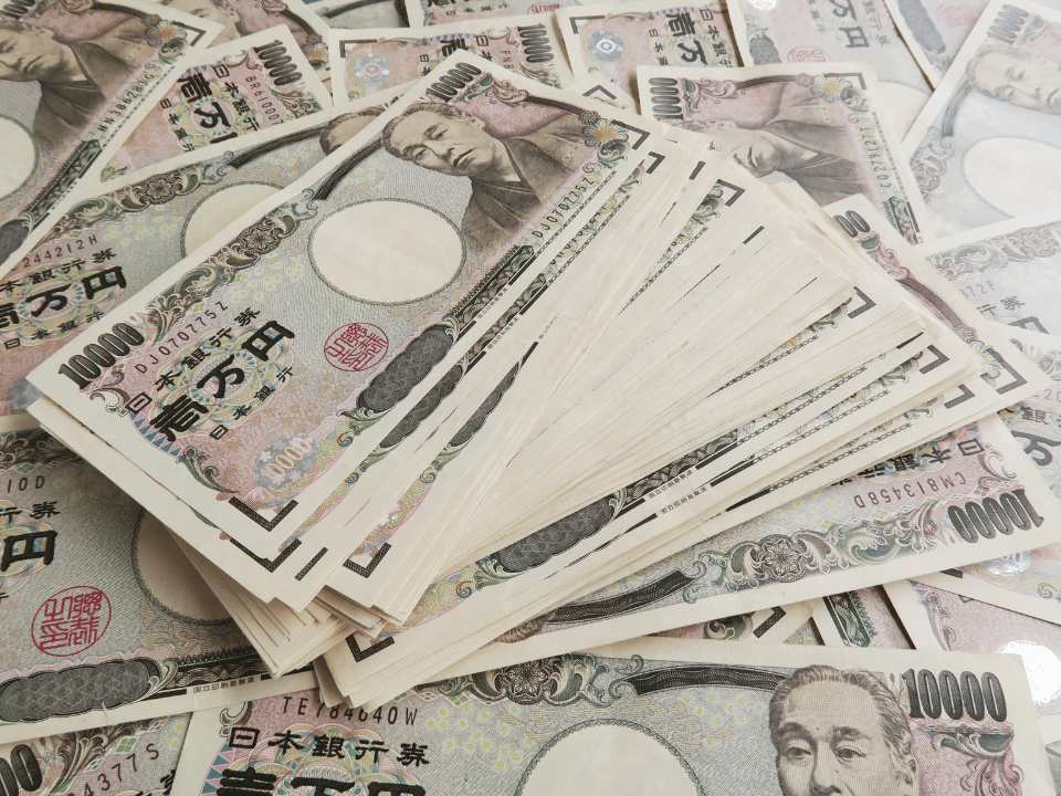 الين يشهد أداءً إيجابيًا