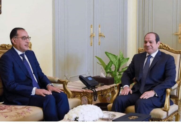 رئيس الوزراء المصري يقدم استقالة