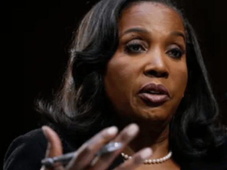 عضو الفيدرالي الأمريكي كوك