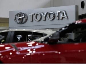 تويوتا تقلص أهدافها لإنتاج السيارات