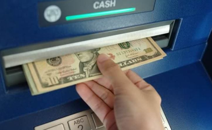 كيفية تغيير عملة من ATM