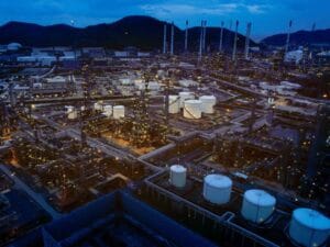 أكبر مستورد للنفط الخام