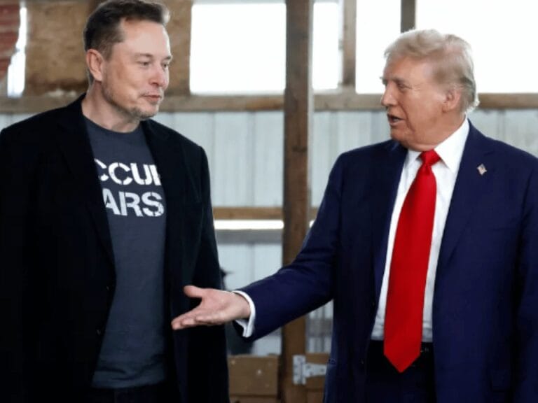 الرئيس الأمريكي دونالد ترامب إنه ينوي شراء سيارة تسلا