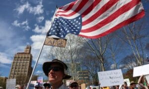 احتجاجات في أمريكا وأوروبا ضد سياسات ترامب وماسك