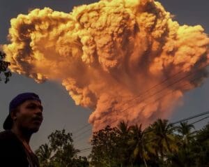 بركان ليووتوبي في إندونيسيا