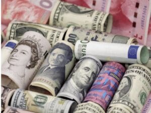 العملات الآسيوية